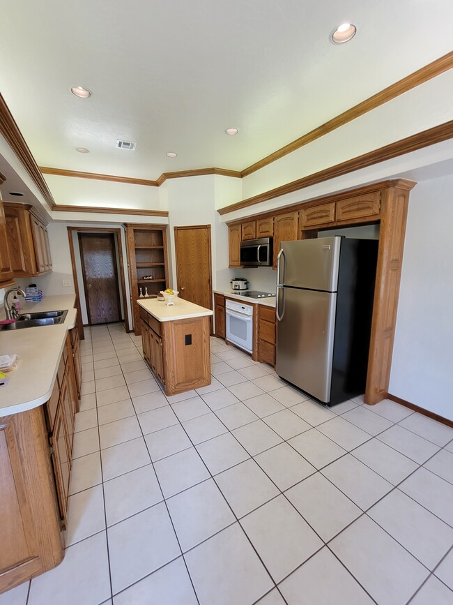 Photo - 8415 Valley Creek Dr