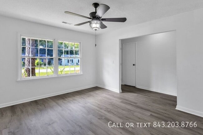 Photo - 301 Sprucewood Dr
