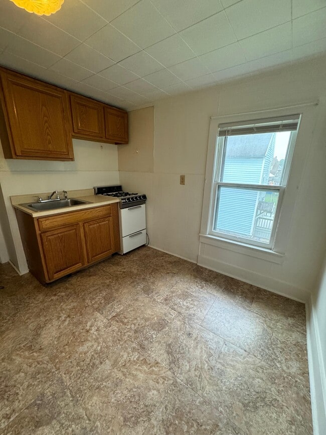 Photo - 700 W Dominick St Unit Apt 4