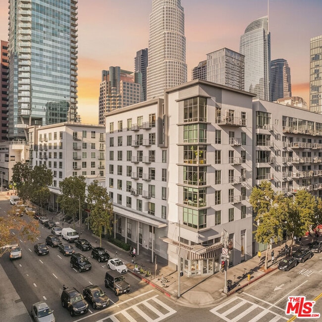 Photo - 645 W 9th St Unit 343