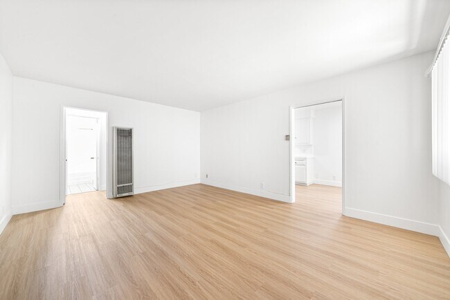 Photo - 412 W Queen St Unit 6