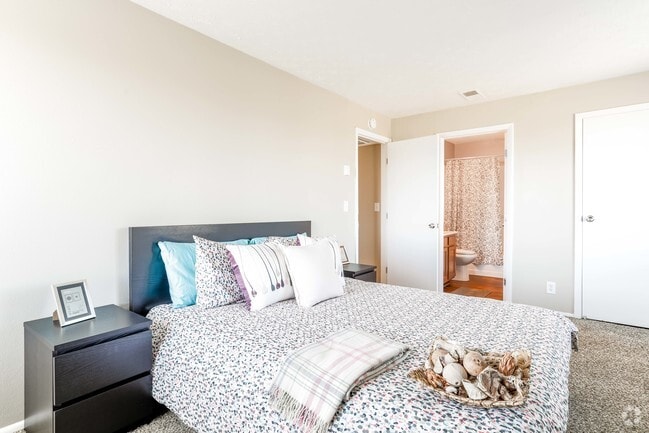 2 Bed/ 2 Bath