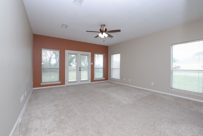 Photo - 105 Lawrence Marshall Dr