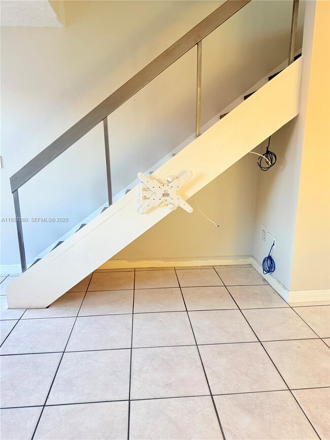 Photo - 2162 W 60th St