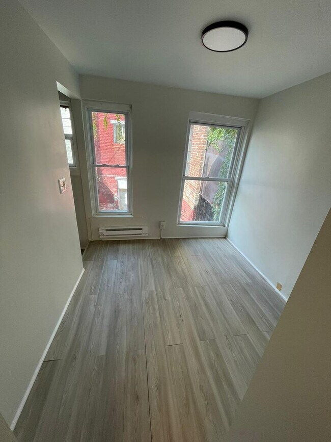 Cozy 3 bedroom 1 bath house with open 1st Rental For Rent in