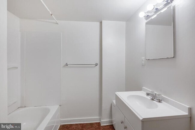 Building Photo - 3512 Lancaster Ave Unit 1E Rental