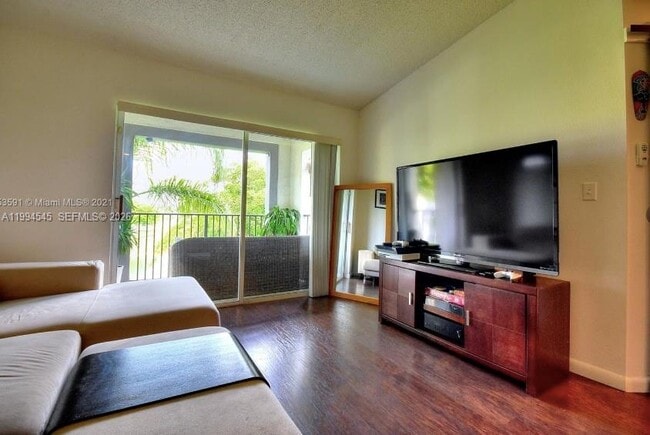 Photo - 4440 NW 107th Ave Unidad 306-7