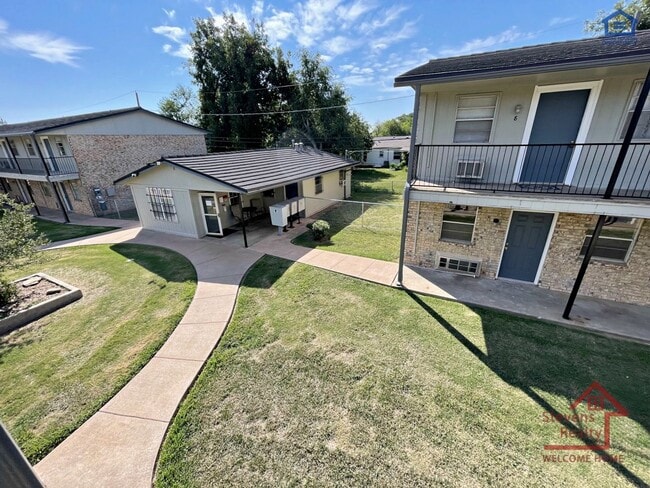 Photo - 1502 NW Kingsbury Ave