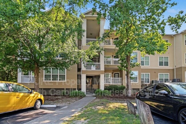 Building Photo - 700 Daniel Ellis Dr