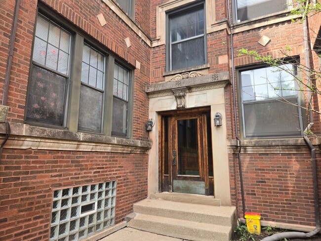 Photo - 1128 W Pratt Blvd Unit 1N