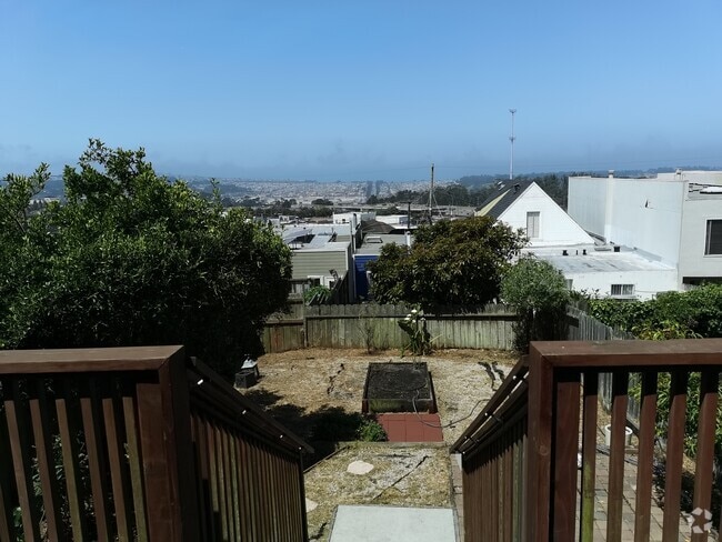 Building Photo - 134 Santa Barbara Ave Unit Lower Rental