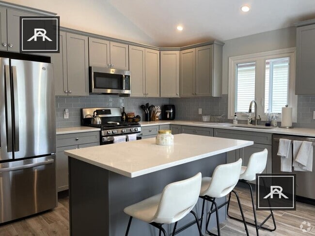 Building Photo - 4 bedroom in Brighton MA 02135 Unit 2F Rental