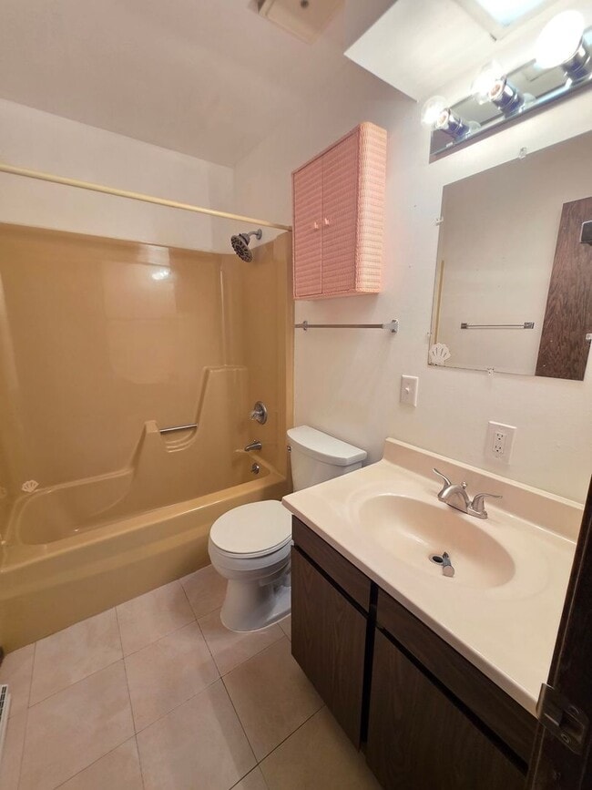 Photo - 2 Bed 1 Bath Side By Side Duplex in Port Edwards