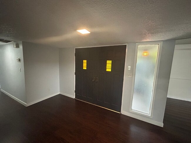 Photo - 617 N Stine Rd