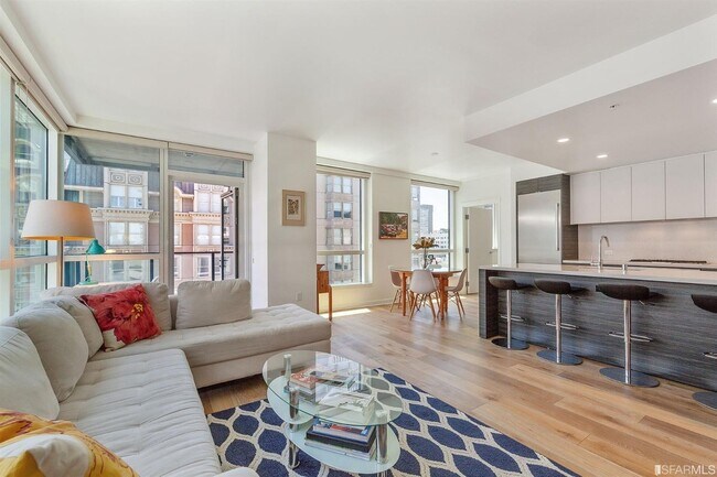 Photo - 1688 Pine St Unidad W805