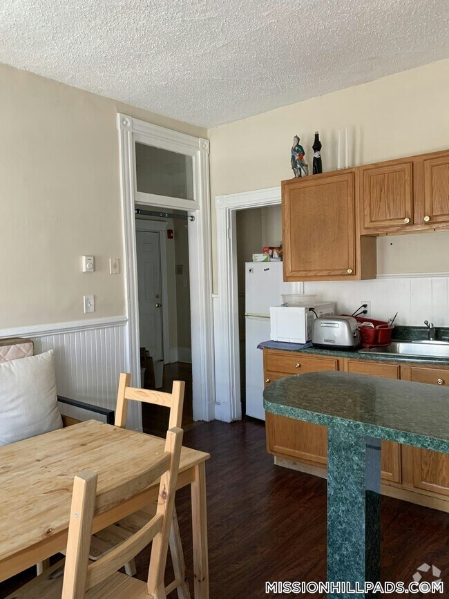 Building Photo - 883 Huntington Ave Rental