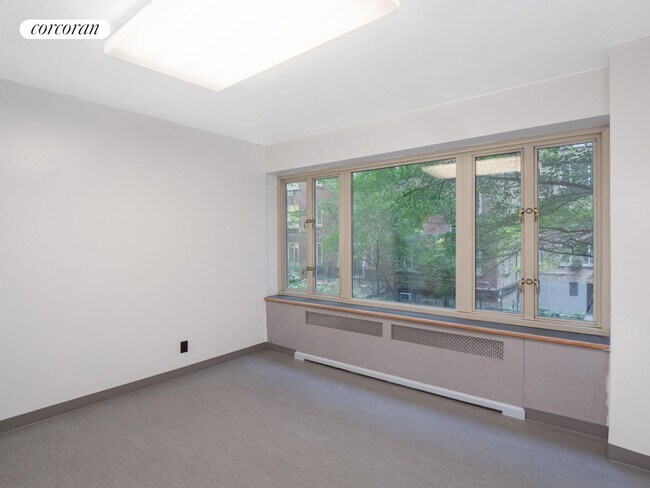 Photo - 35 E 35th St