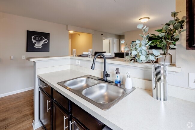 4BR, 2BA - 1,150SF - The Social Laramie