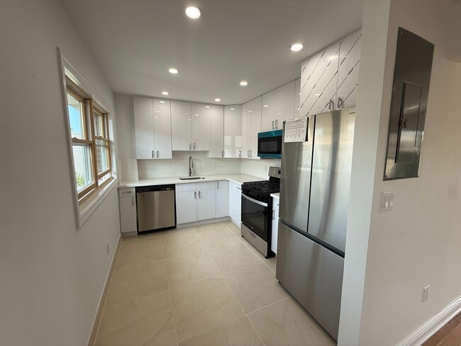 Building Photo - 307 9th St Unit #3A