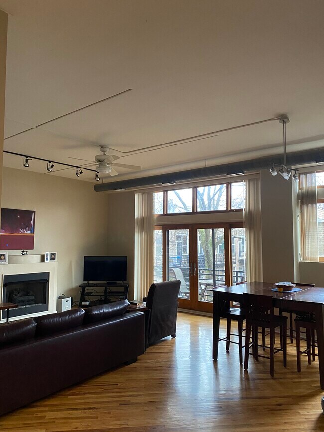 Photo - 2012 W Saint Paul Ave Condo Unit 213