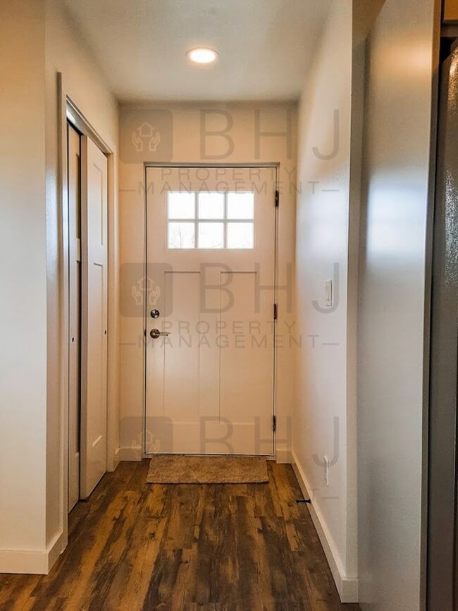 Photo - 2 BED/ 1.5 BATH TOWNHOME