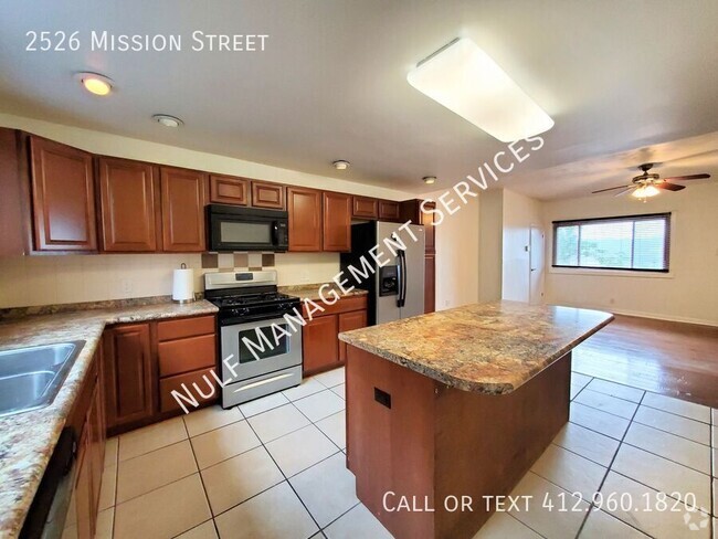 Building Photo - 2526 Mission St Rental