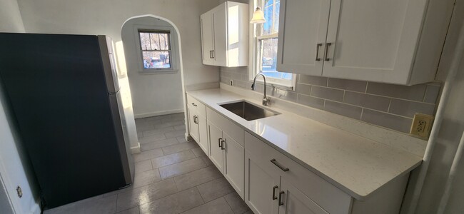 Building Photo - 1112 16th Ave E Rental