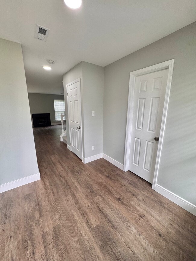 73 Village Dr