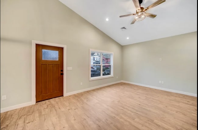 Photo - 627 Prescott Ave