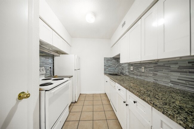 Building Photo - 6201 Ranchester Dr Unit 36