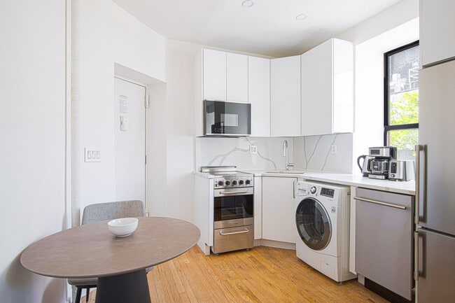 Photo - 363 W 17th St Unidad FL2-ID2017