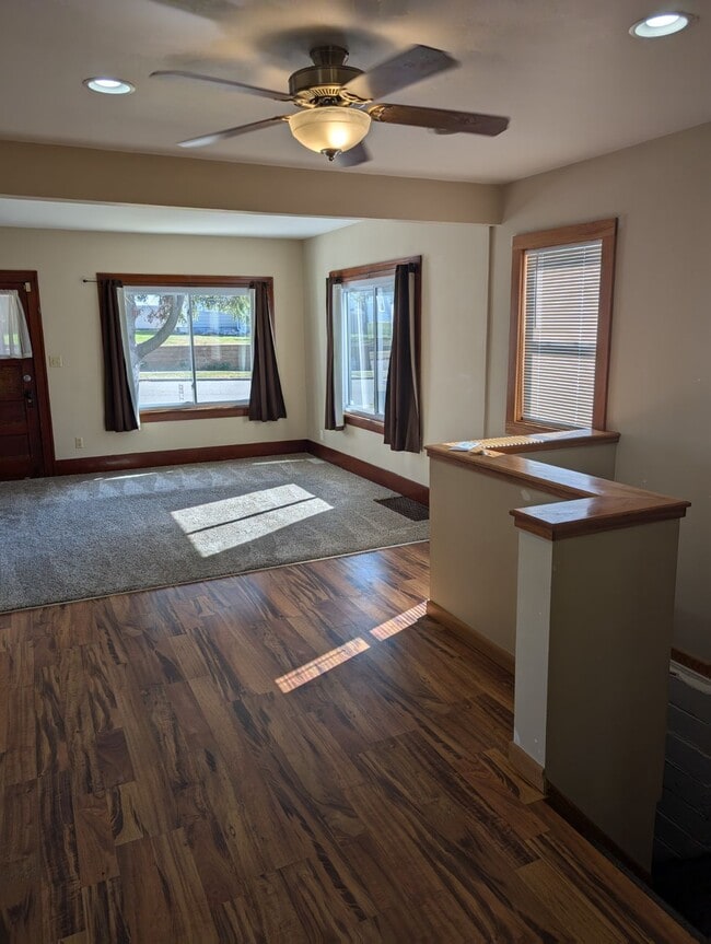 Photo - 409 2nd Ave NW