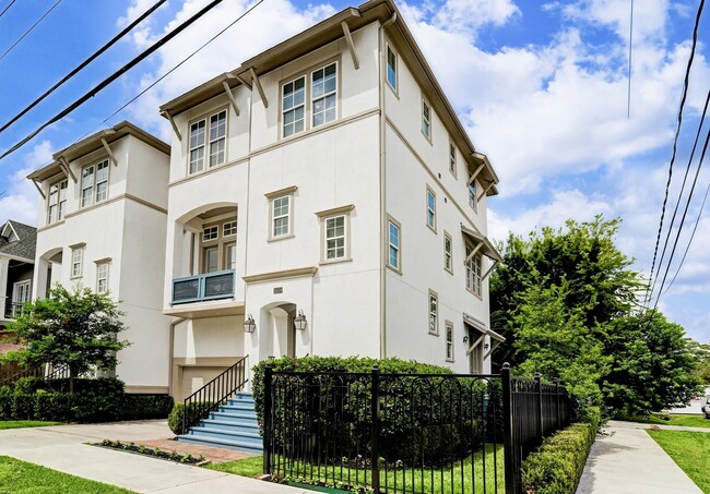 Building Photo - 1539 Beall St Rental