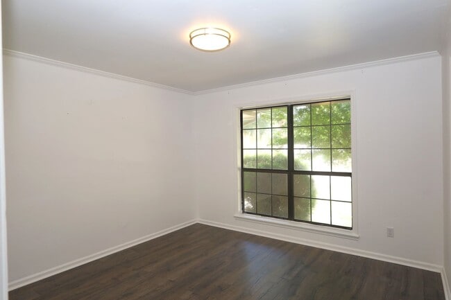 Photo - 2208 Northwood Cir