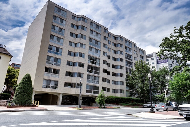 Building Photo - 922 24th St NW Unit 206