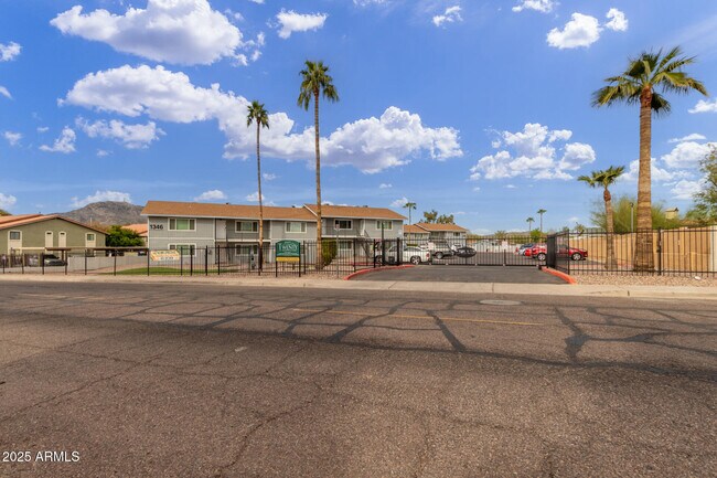 Building Photo - 1346 E Mountain View Rd Unit 102