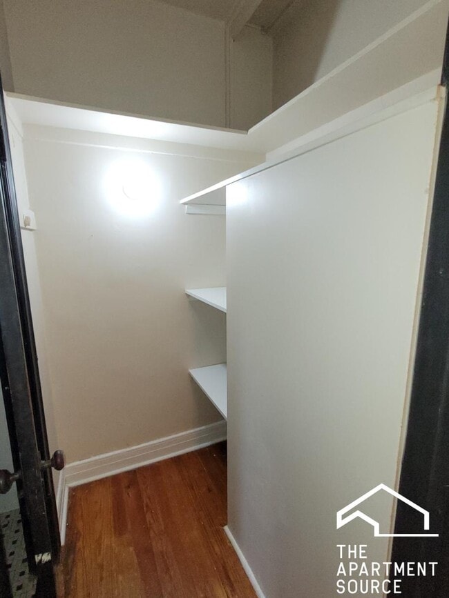 Photo - 948 W Cuyler Ave Unit 302