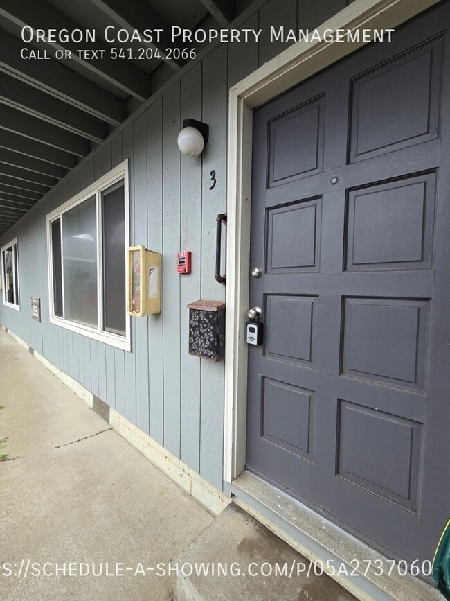 Building Photo - 811 SW 6th St Unit 3 Rental