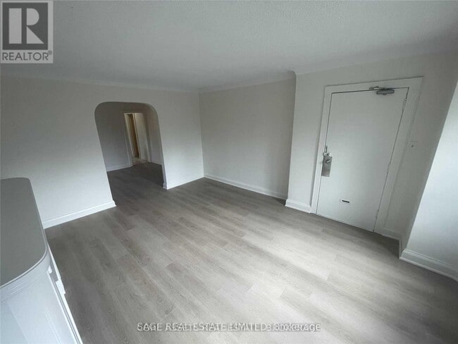 Photo - 1083 Avenue Rd