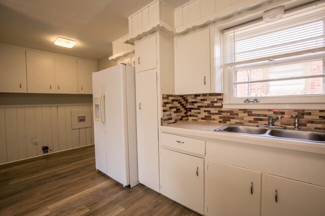 Photo - 2308 62nd St