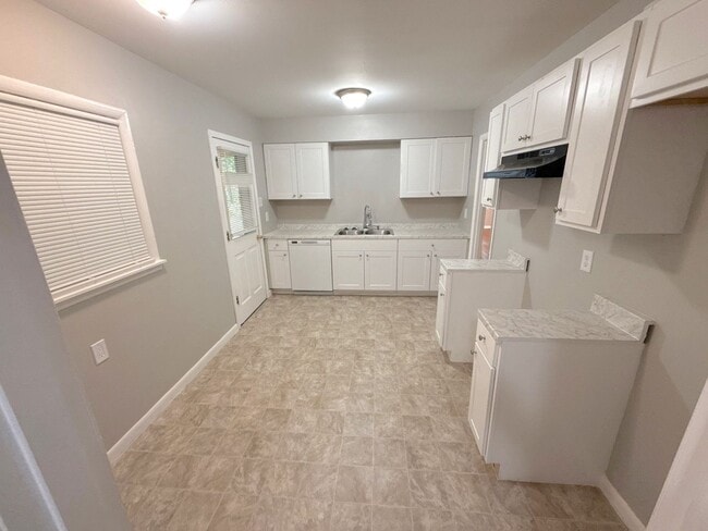 Photo - 1711 Myrna Ln