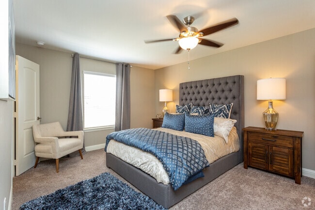 Bedroom - Stratford House Apartments