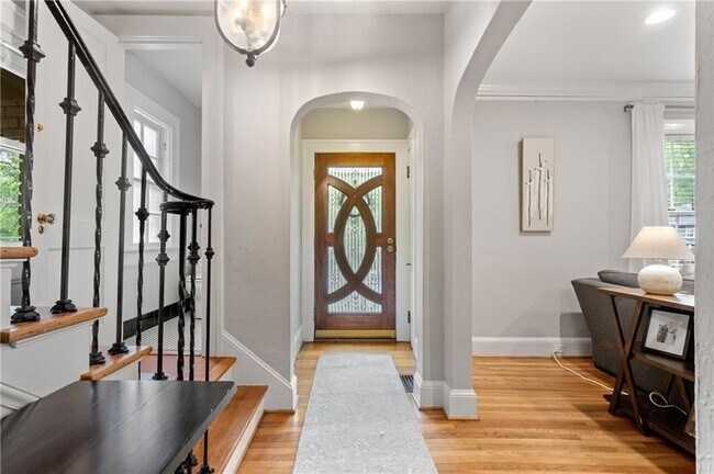 Photo - 685 E Morningside Dr NE