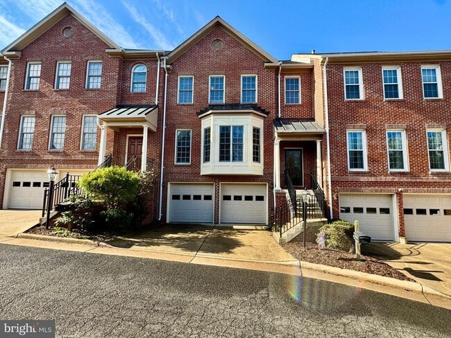 Building Photo - 118 Mosby Cir