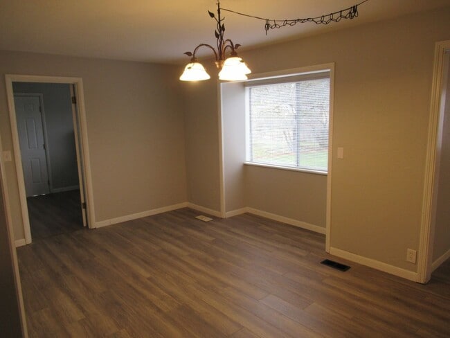 Photo - Large Four Bedroom South Salem