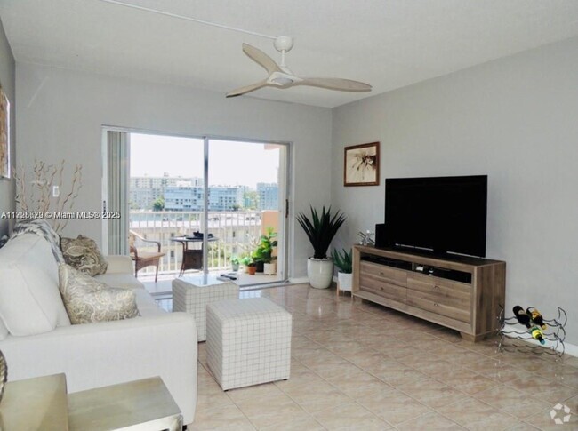 Building Photo - 2200 E Hallandale Beach Blvd Unit 712 Rental