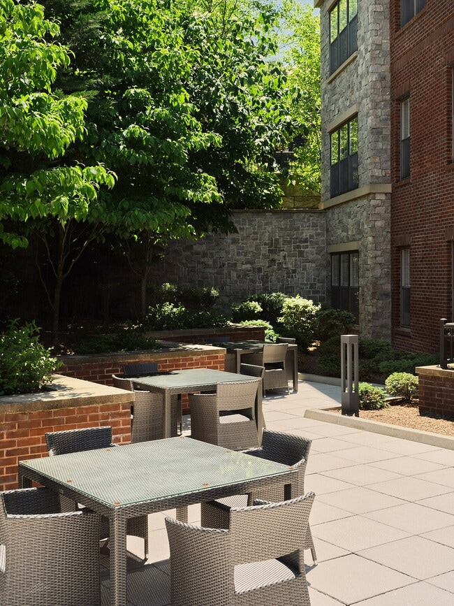 Quarry Place at Tuckahoe Outdoor Seating