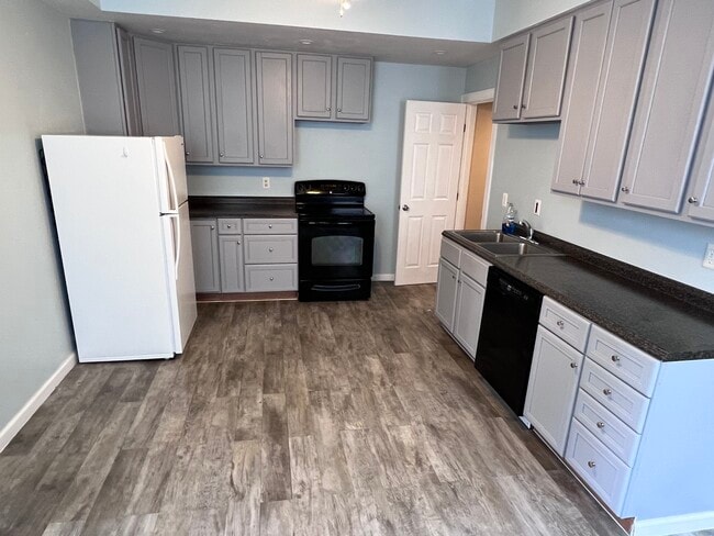 Photo - 2240 Victor St