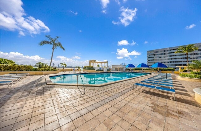 Photo - 7601 E Treasure Dr Unidad 510