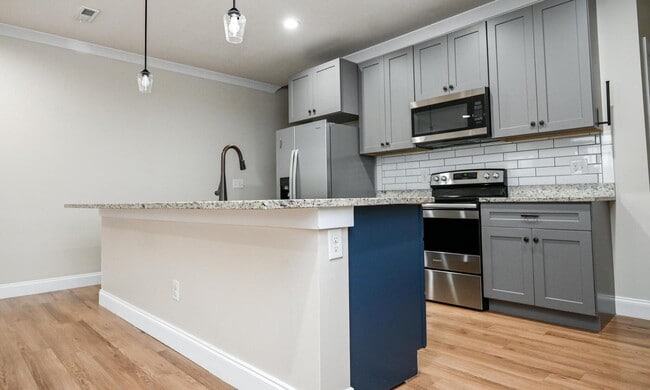 Photo - 1737 Arbor Hls Dr SE